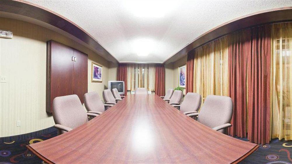 Holiday Inn Express Hotel & Suites Minneapolis-Golden Valley By Ihg St. Louis Park Dış mekan fotoğraf