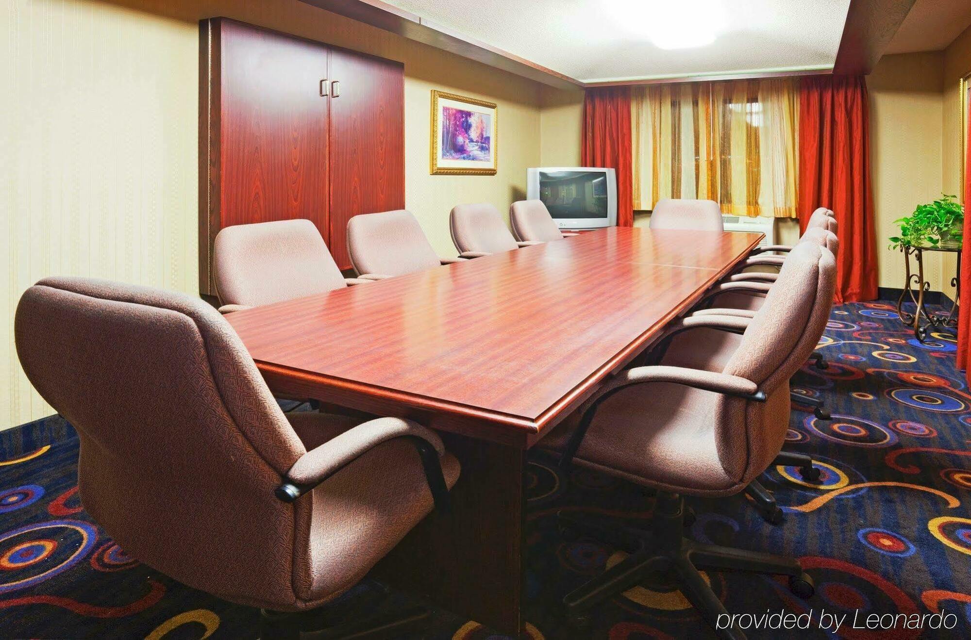 Holiday Inn Express Hotel & Suites Minneapolis-Golden Valley By Ihg St. Louis Park Konforlar fotoğraf
